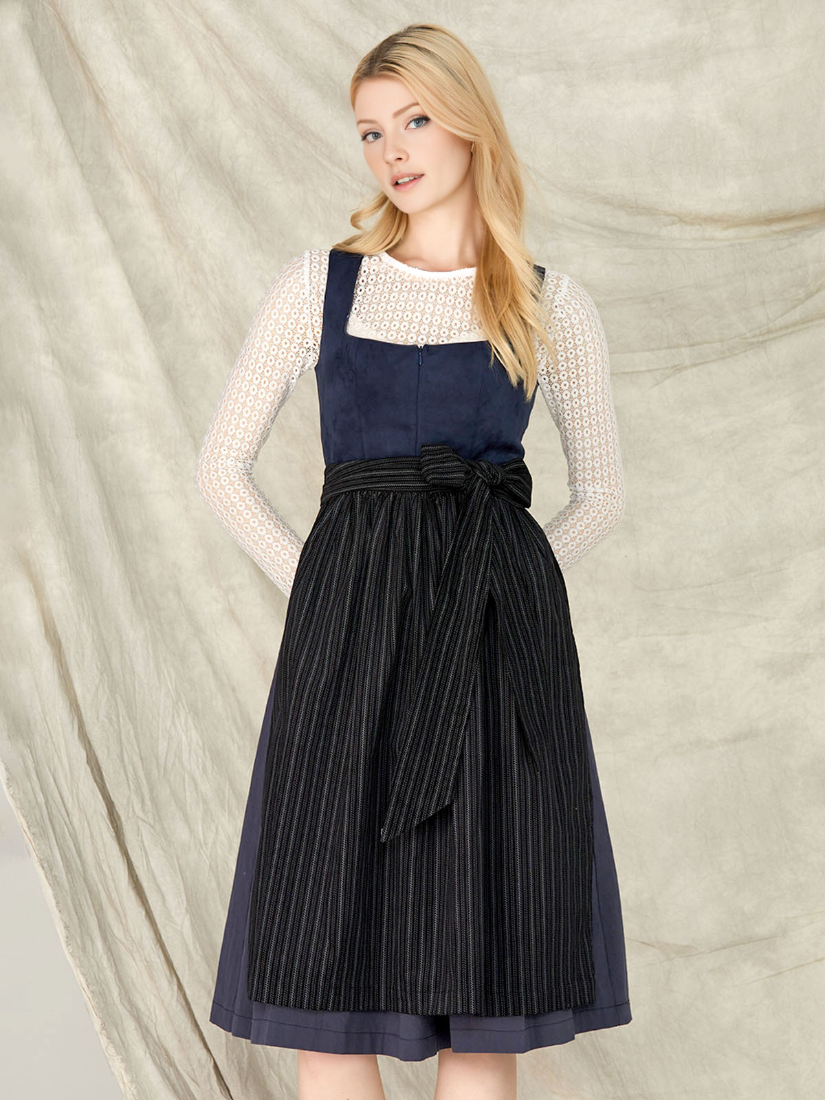 Dirndl in Blau – stilvoll und günstig