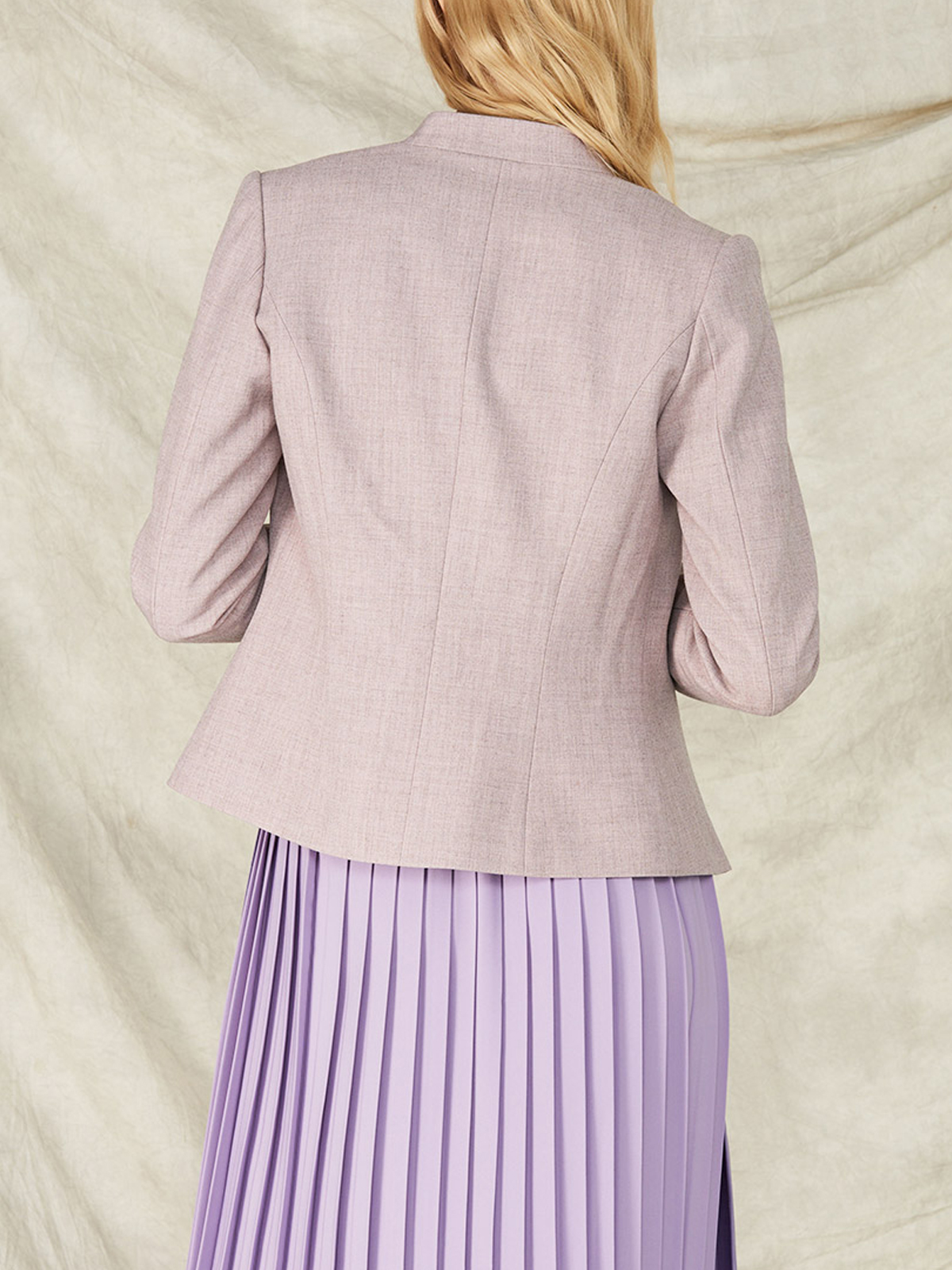 Modernes Dirndl in Lila – feminin und stilvoll