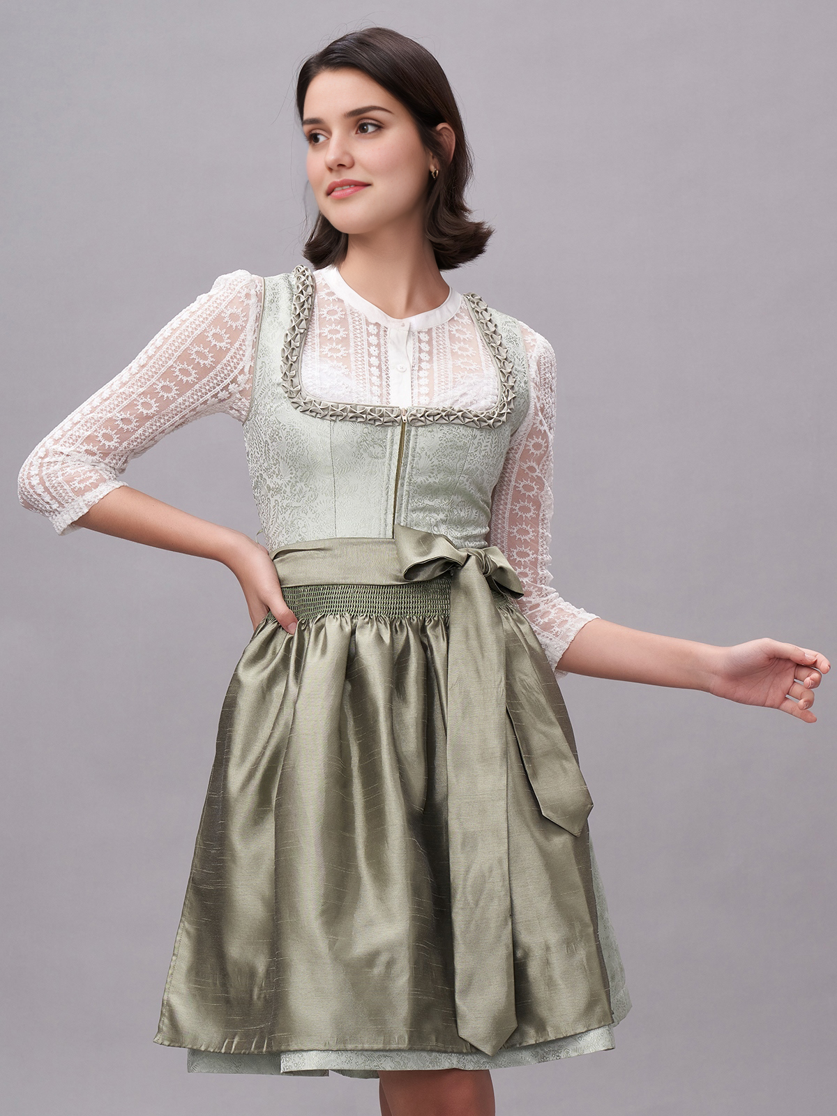 Elegantes Ja Mei Dirndl in Grün mit Herz-Ausschnitt