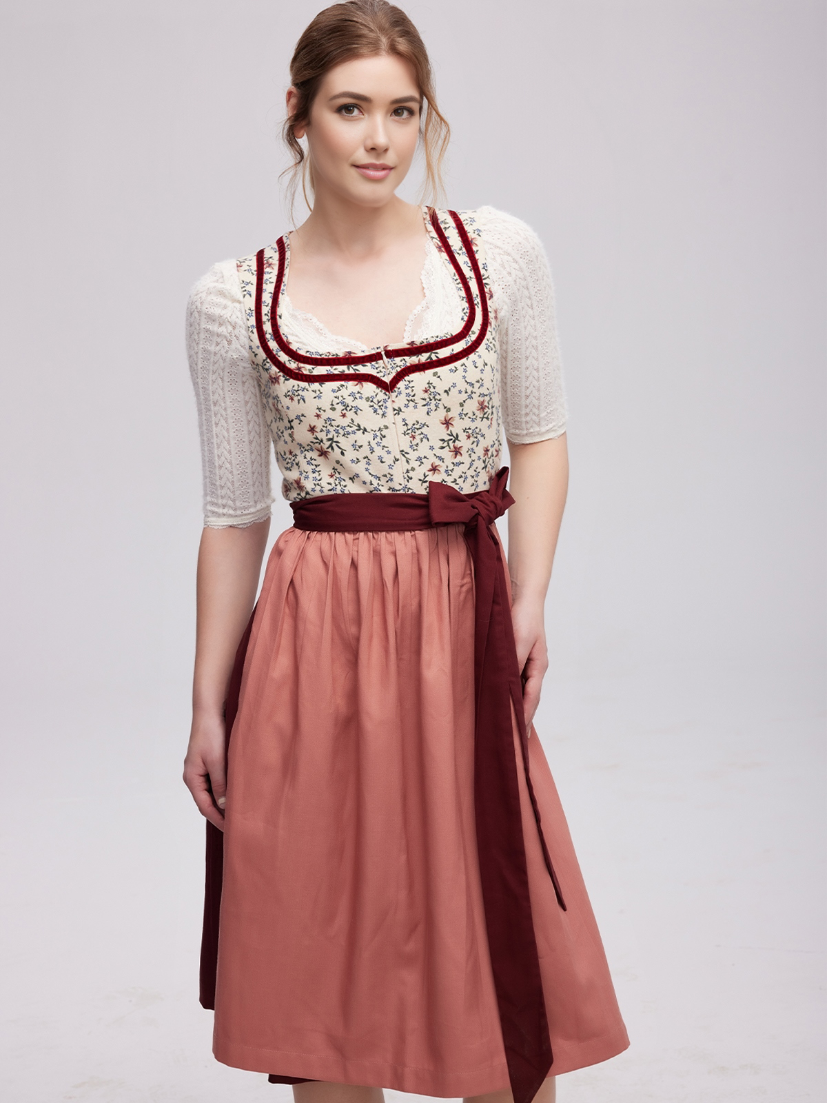 Dirndl in Rot – ein zeitloser Klassiker
