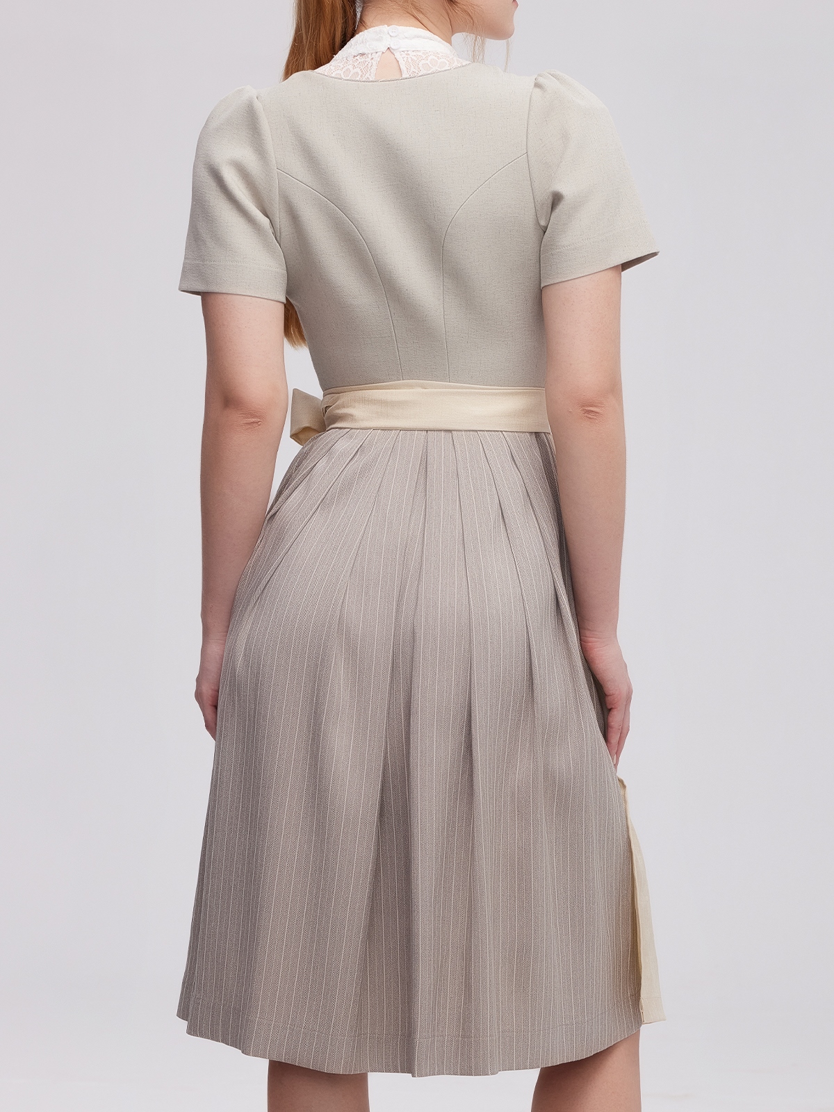 Modernes Dirndl in Grau