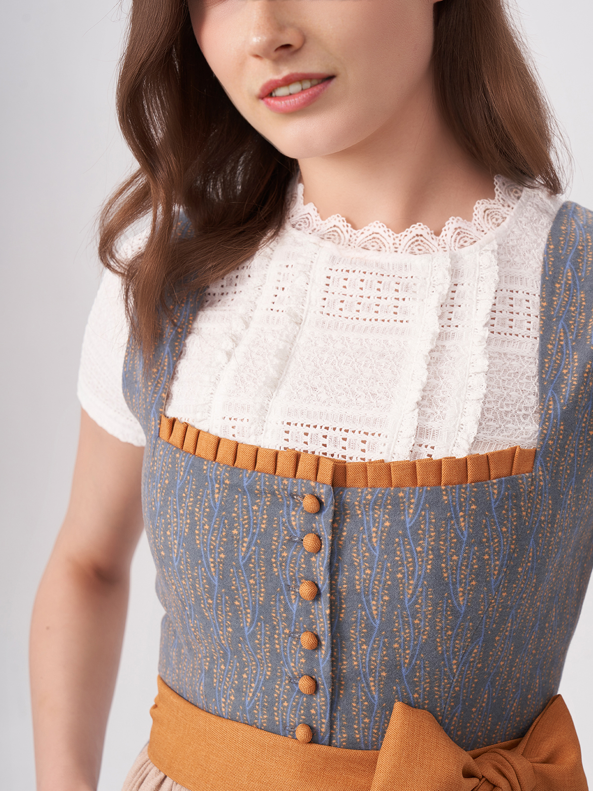 Jeinn Dirndl in Blau – zeitlos und elegant