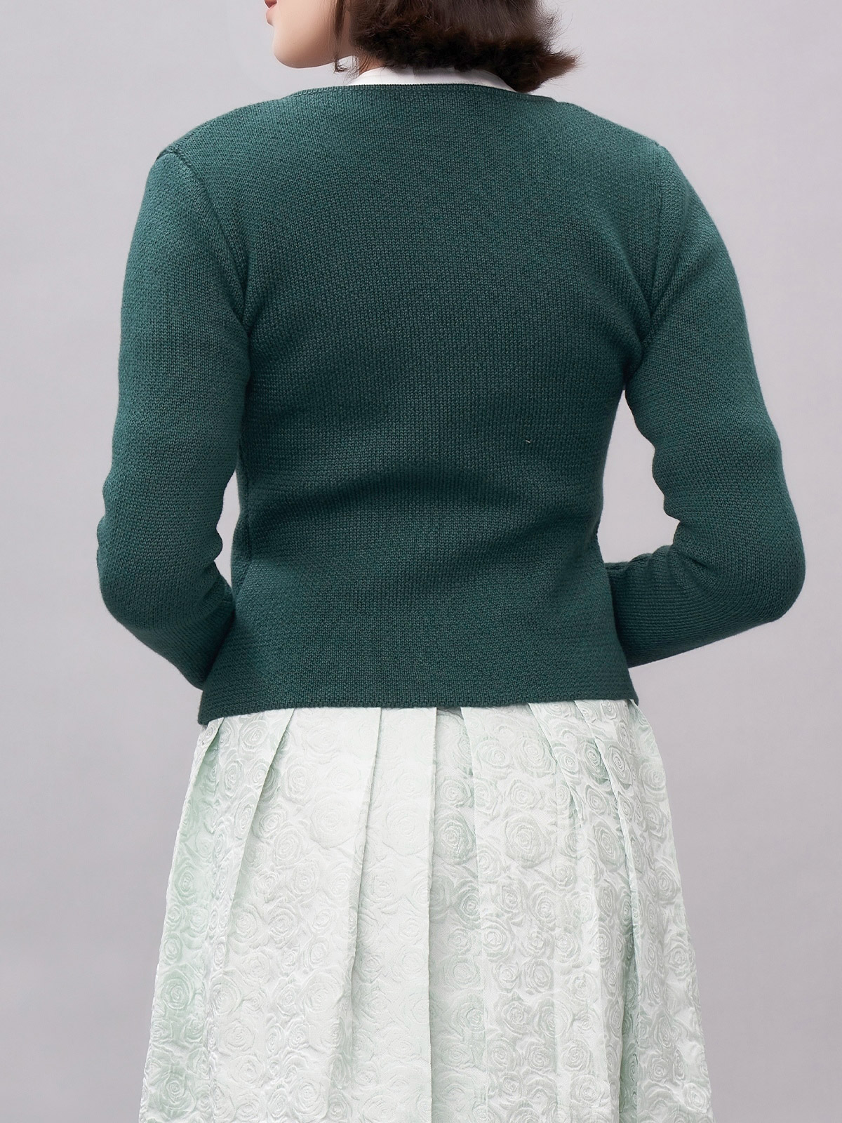 Traditionelles Dirndl mit Blumenmuster