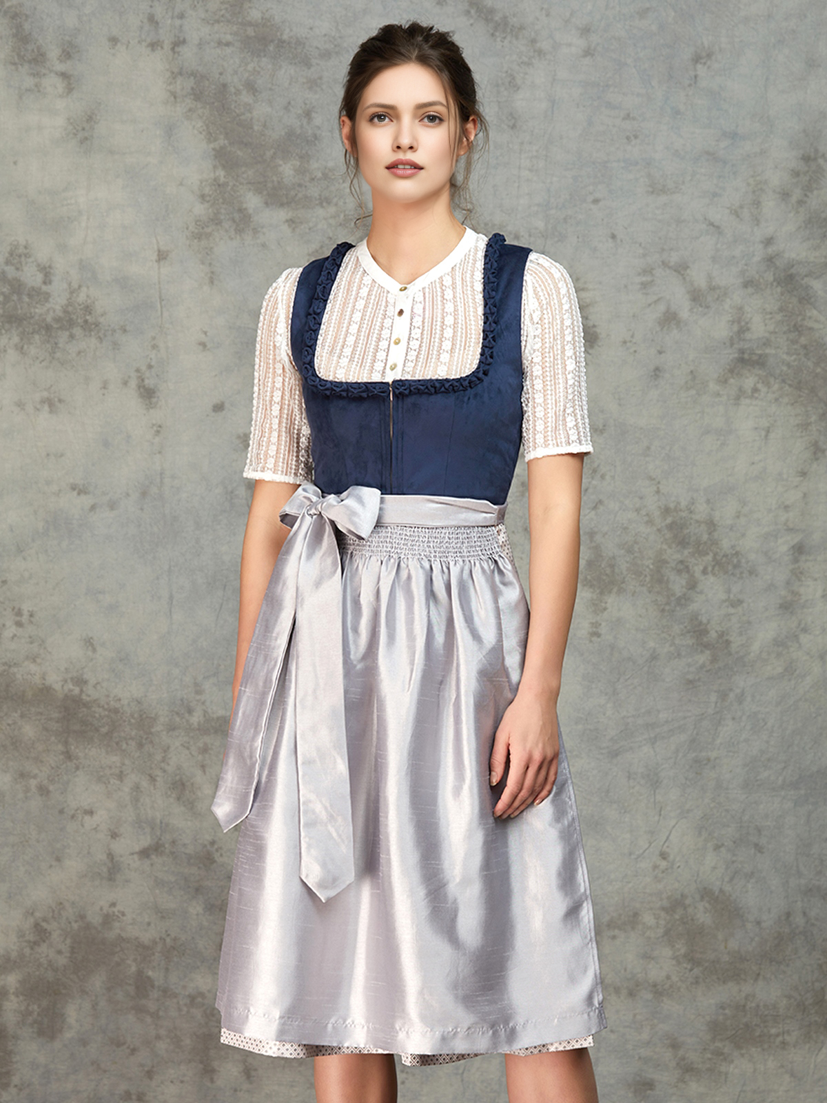 Ehreer Dirndl in Blau