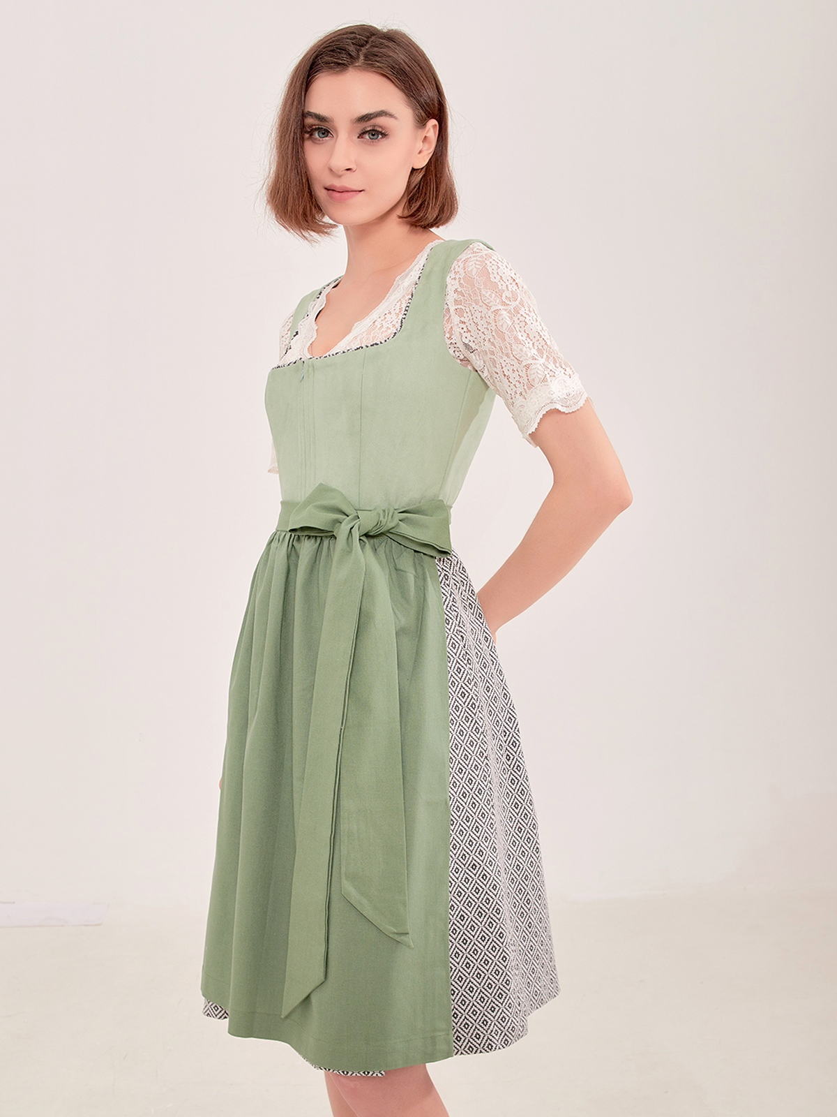 Dirndlbluse in Grün