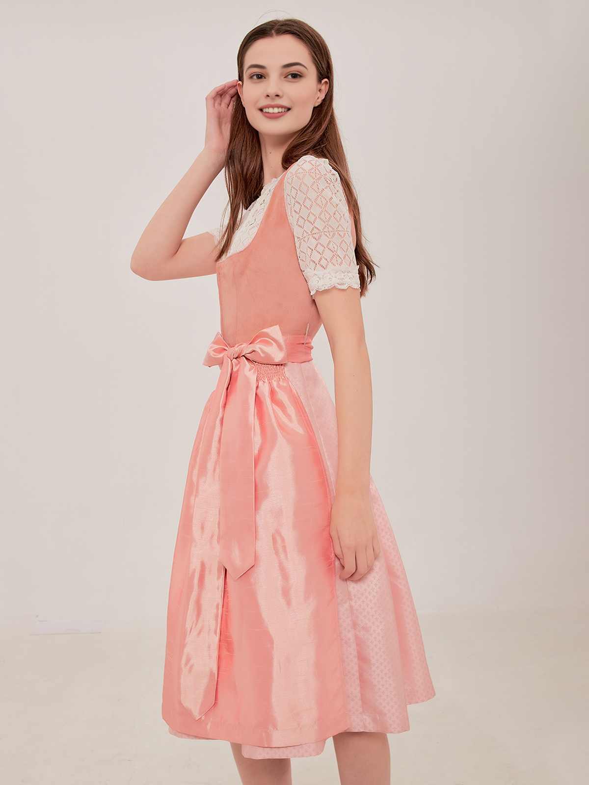 Elegantes Dirndl Grau Blau mit floralen Akzenten