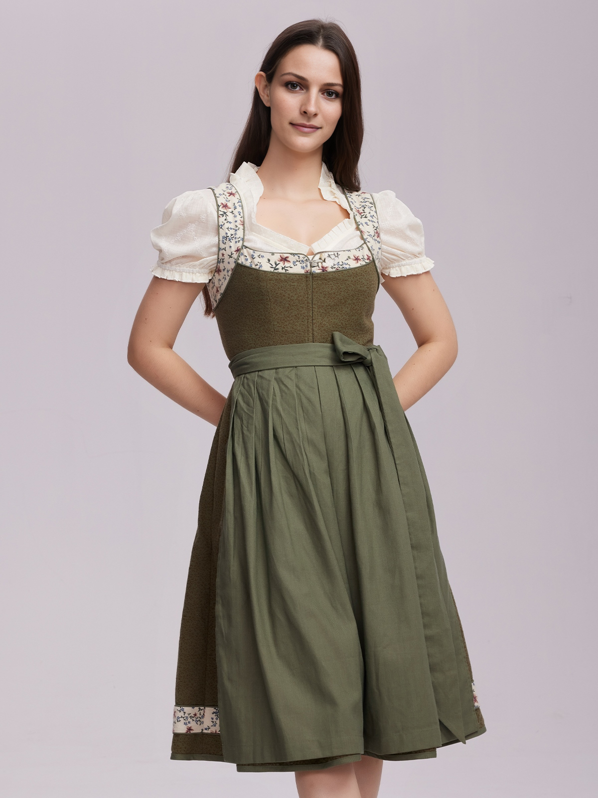 Modernes Dirndl in Grün