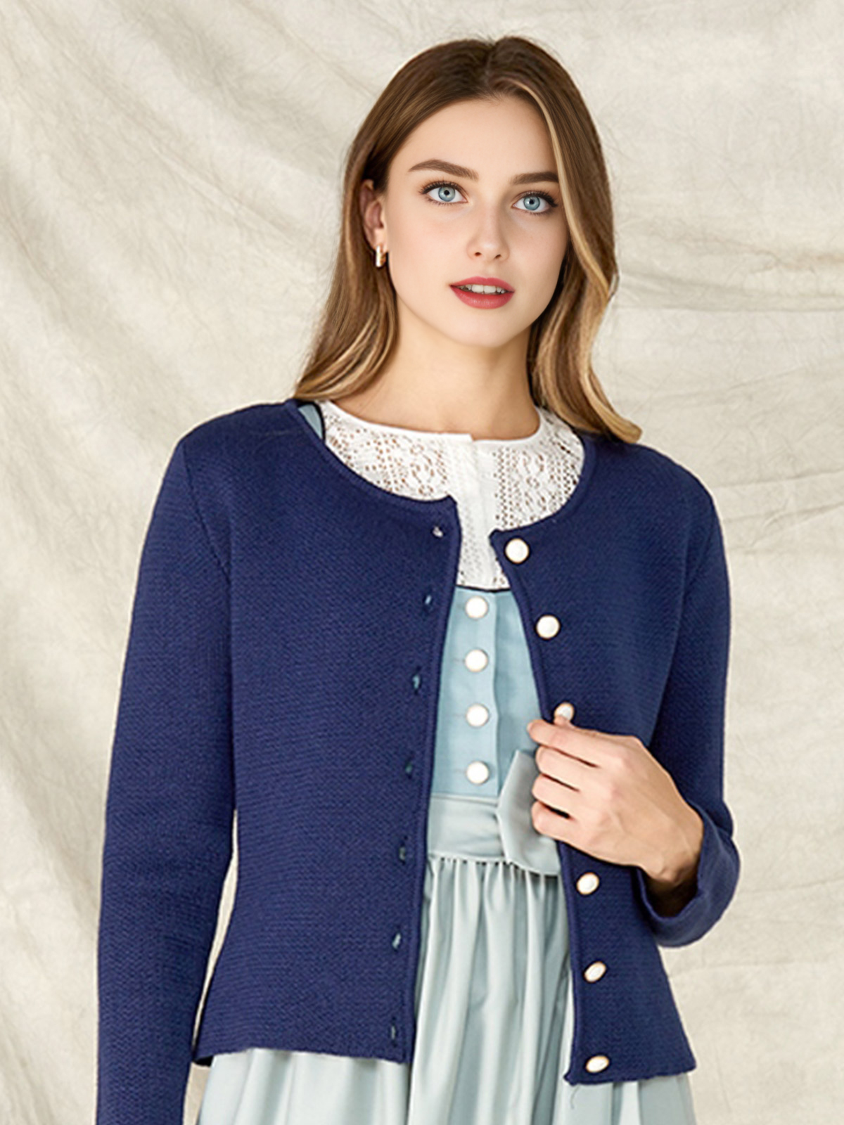 Mini Dirndl Grün in modernem Design