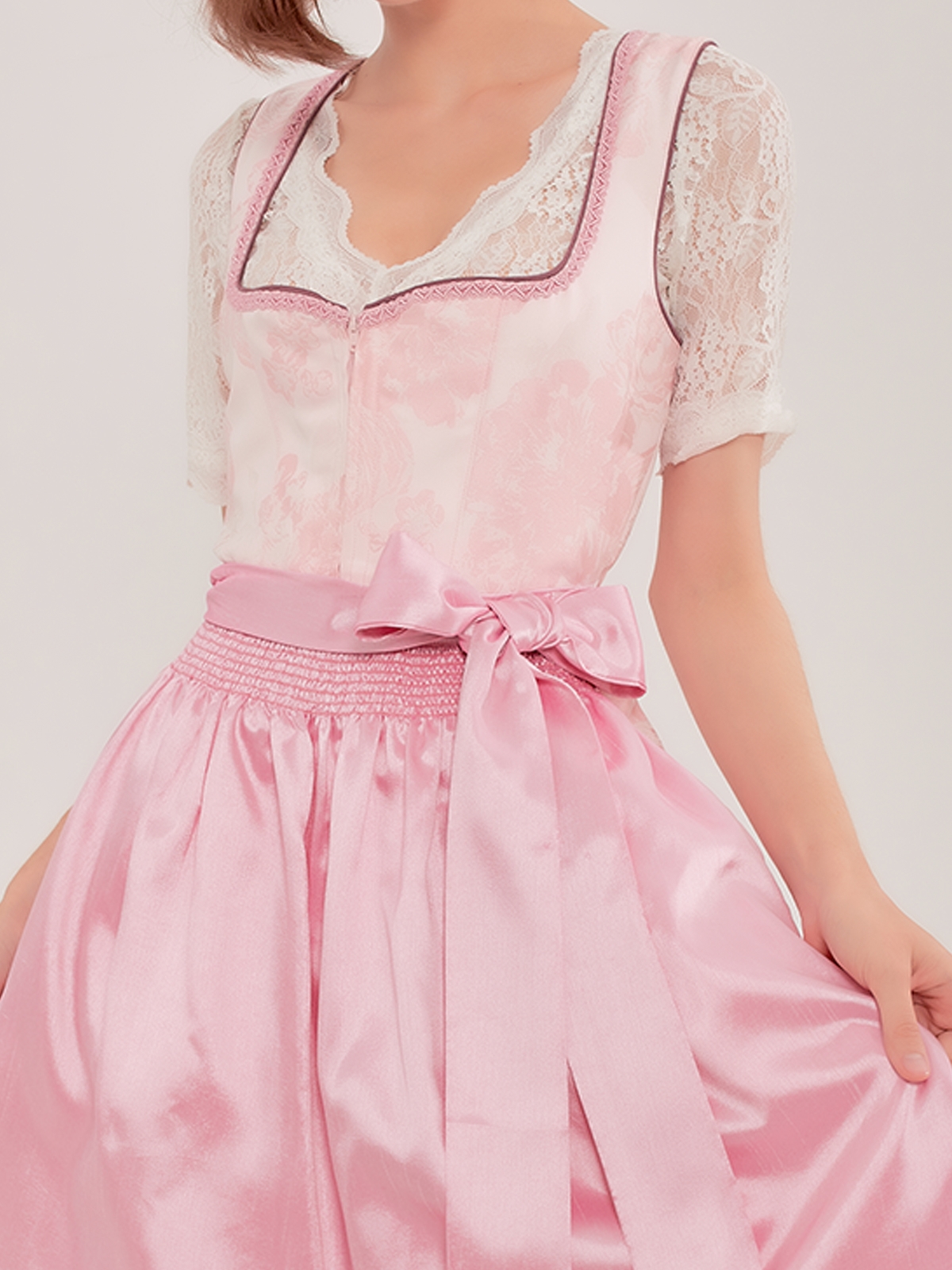 Dirndl Blau Grau – Elegant und vielseitig