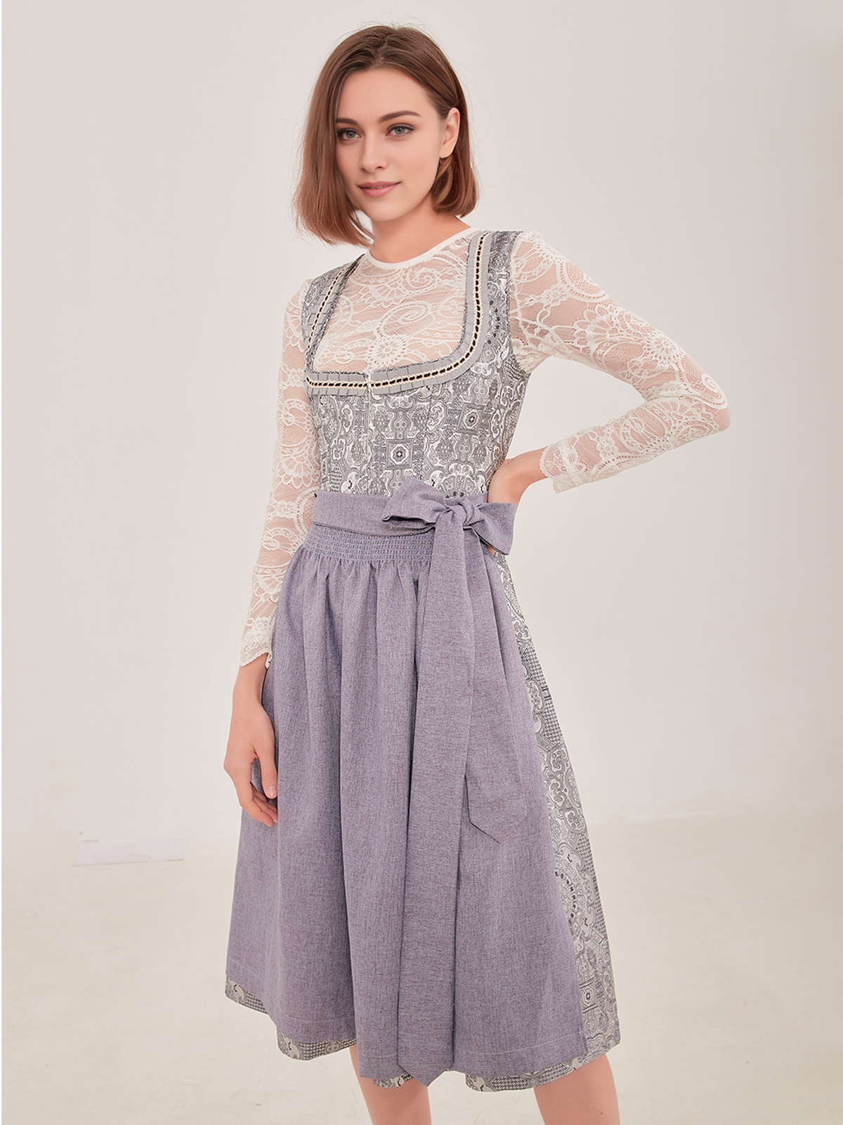 Günstige Midi Dirndl in Grau