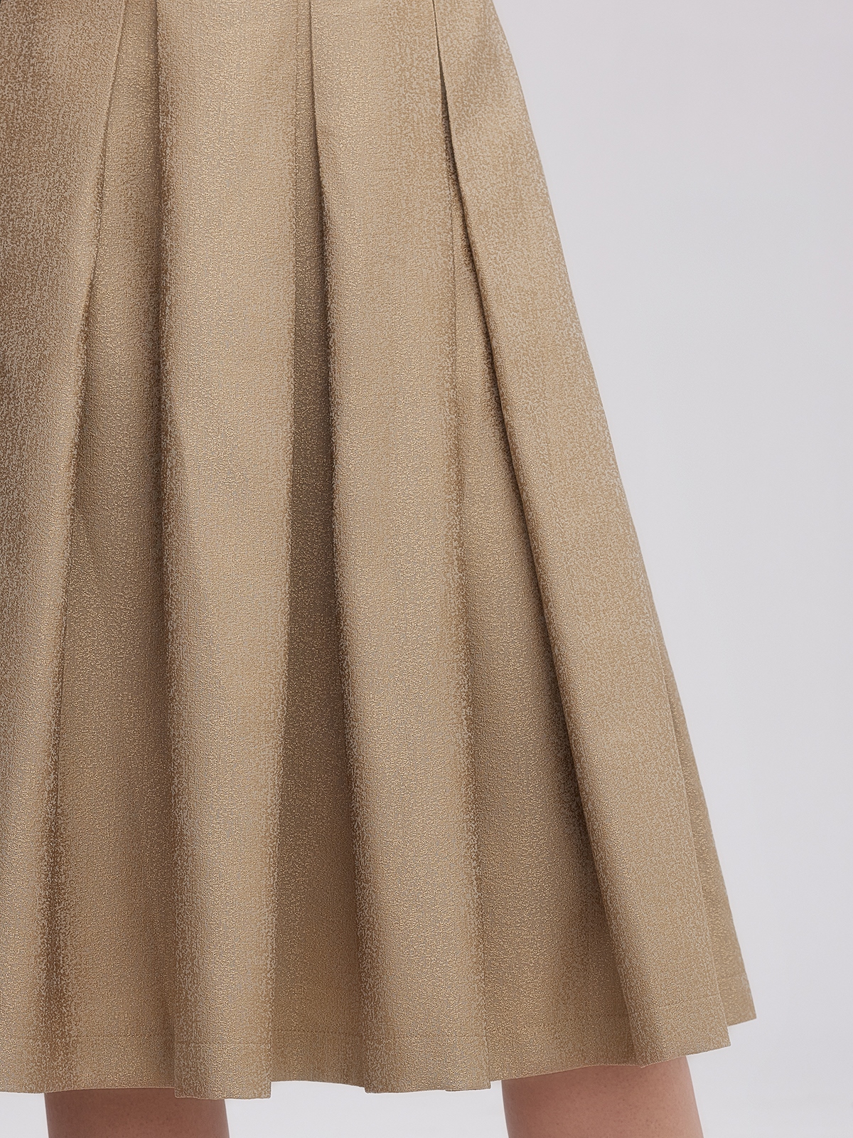 Modernes Dirndl mit Langarmbluse in Grün