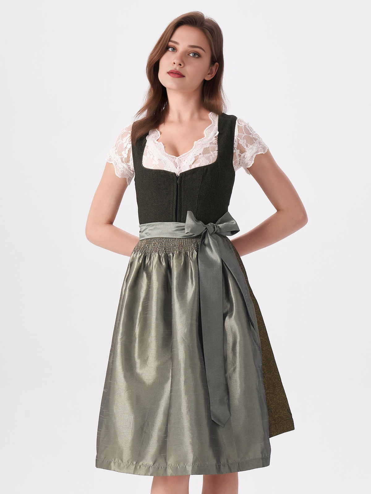 Ein elegantes Midi Dirndl in Grün mit floralen Details