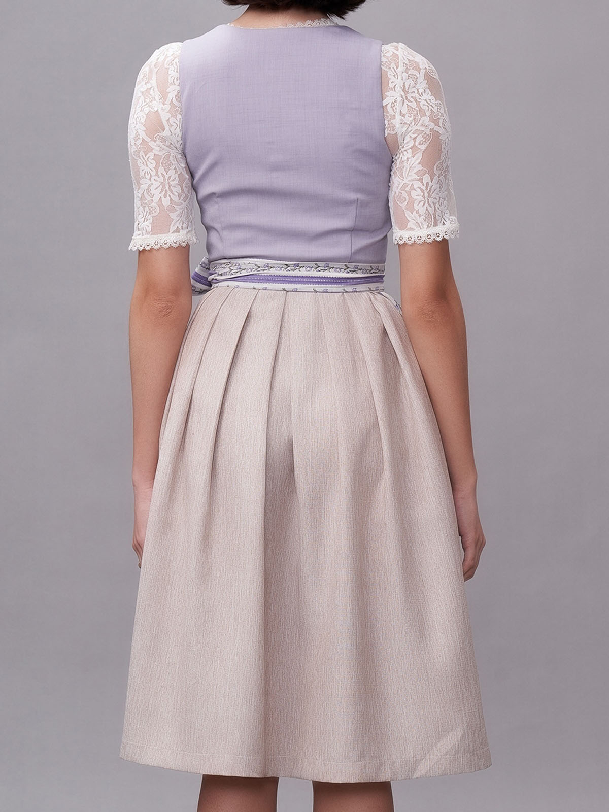 Dirndl in Lila – ein Blickfang für jeden Anlass