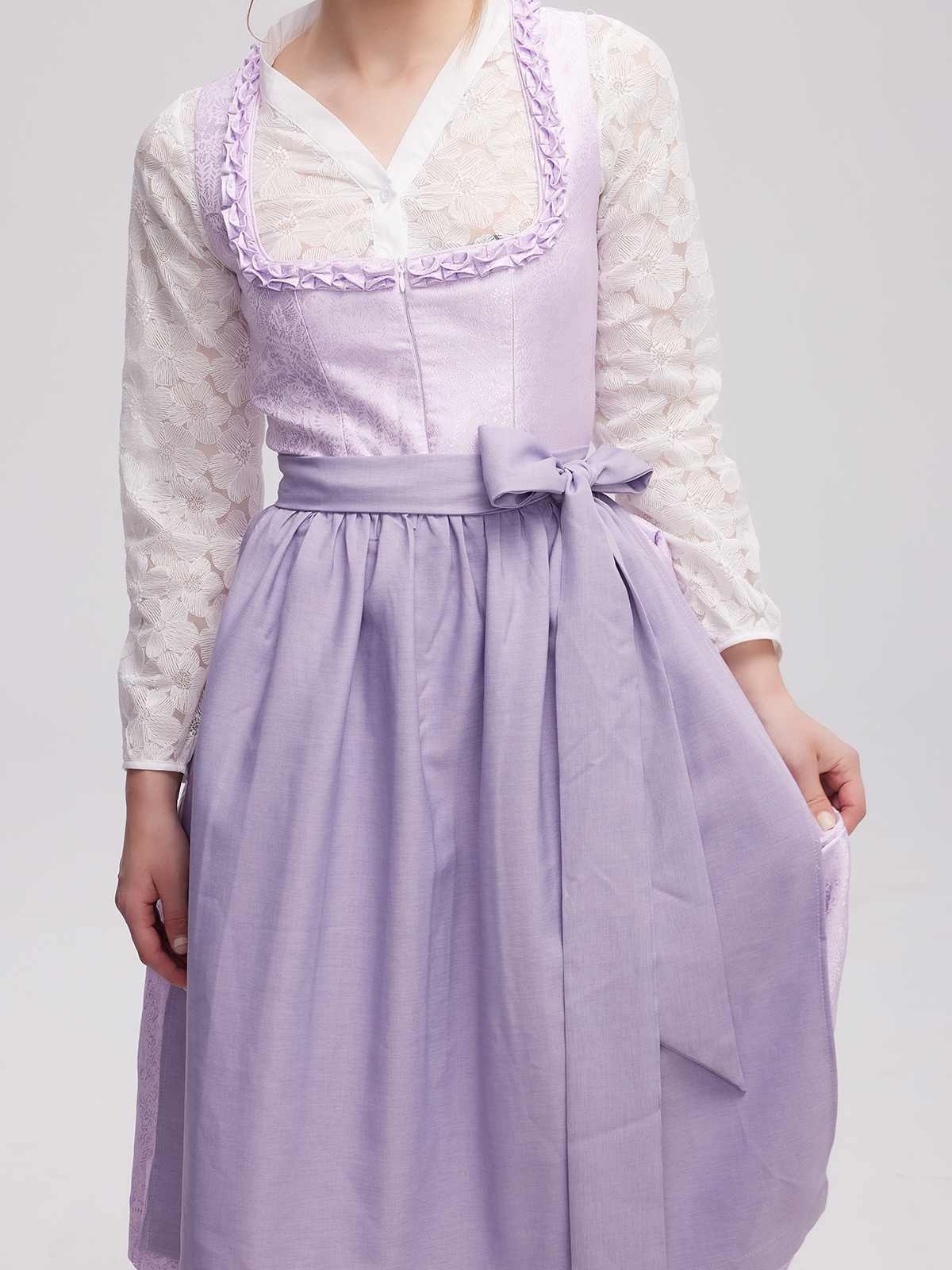 Dirndl in Lila mit Samt-Dekor