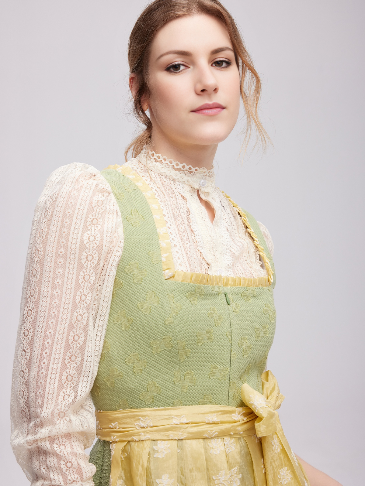 Modernes Dirndl in Grün