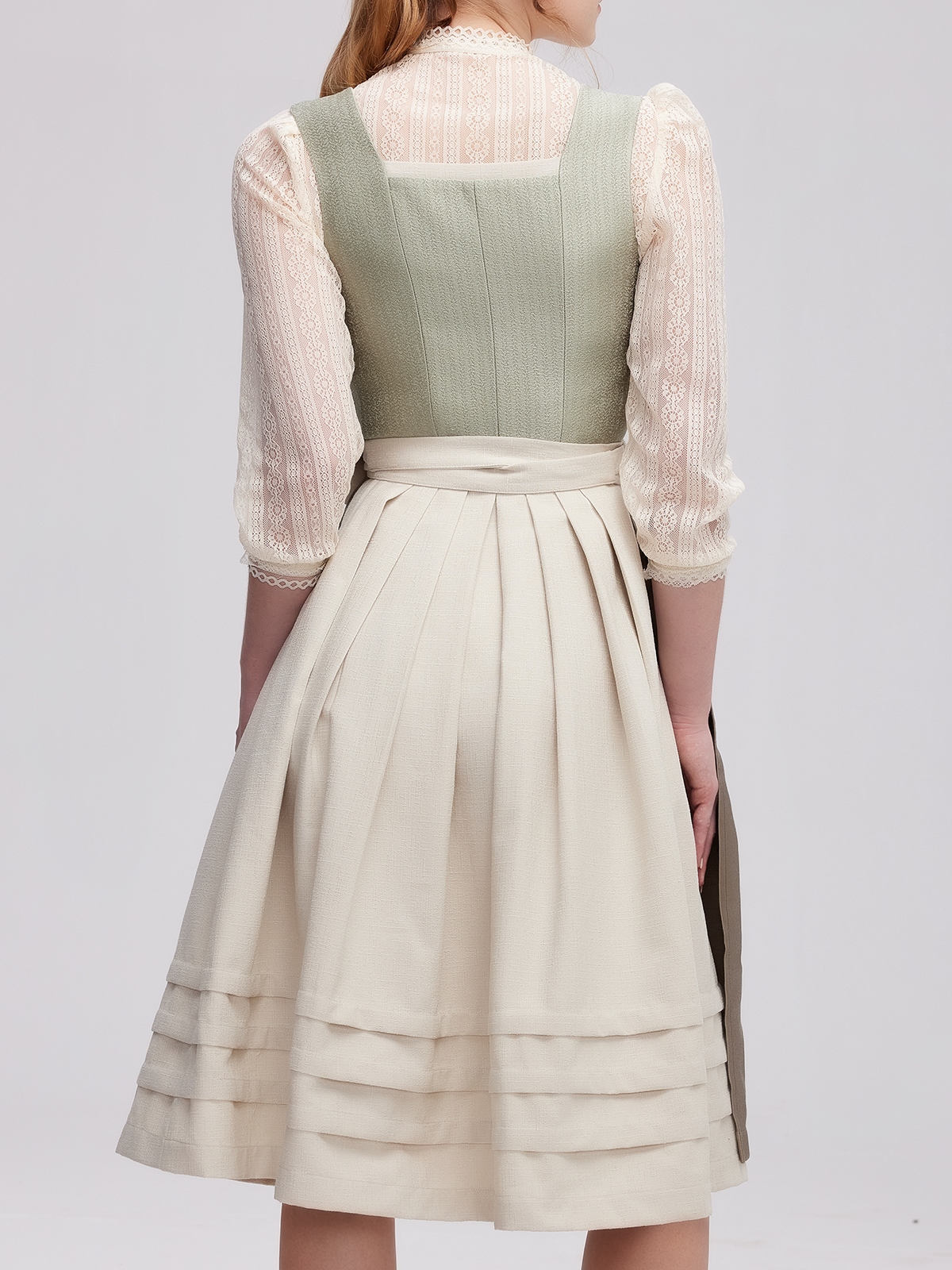 Reduziertes Dirndl in Grün